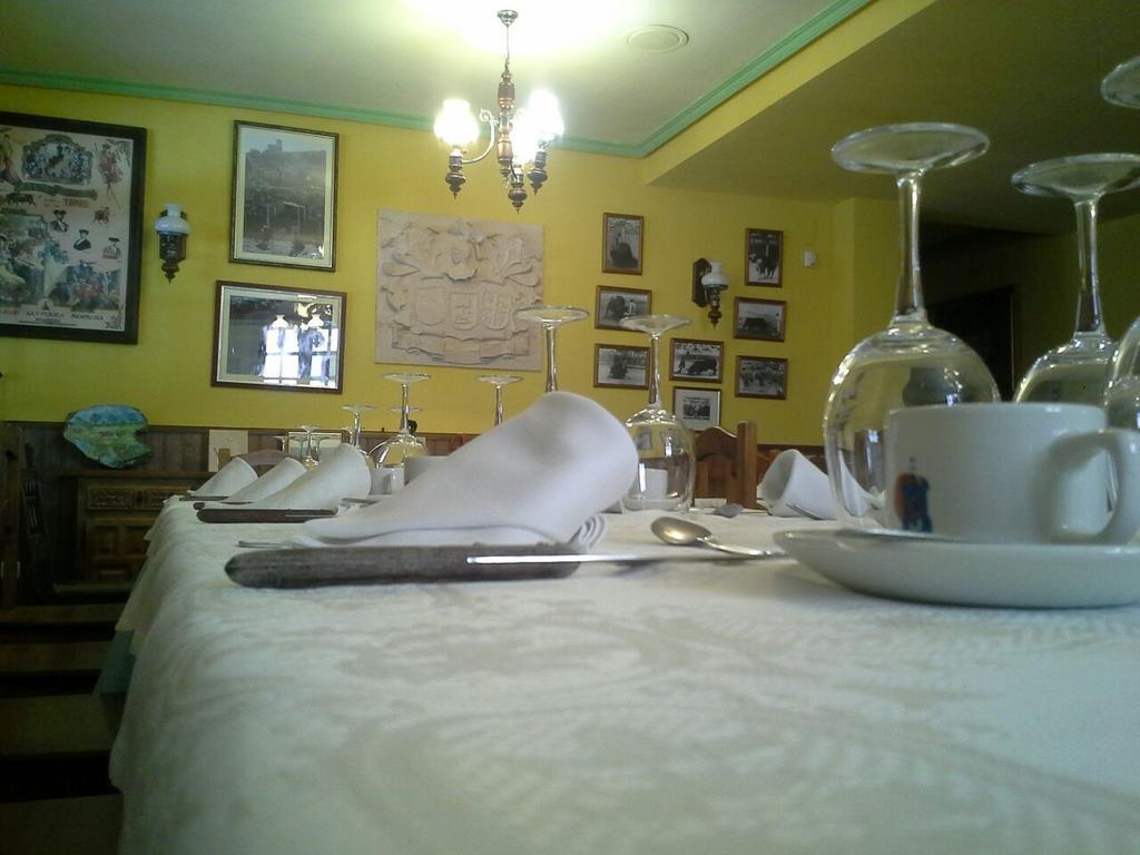 Hostal Restaurante Villa De Sepúlveda Eksteriør bilde
