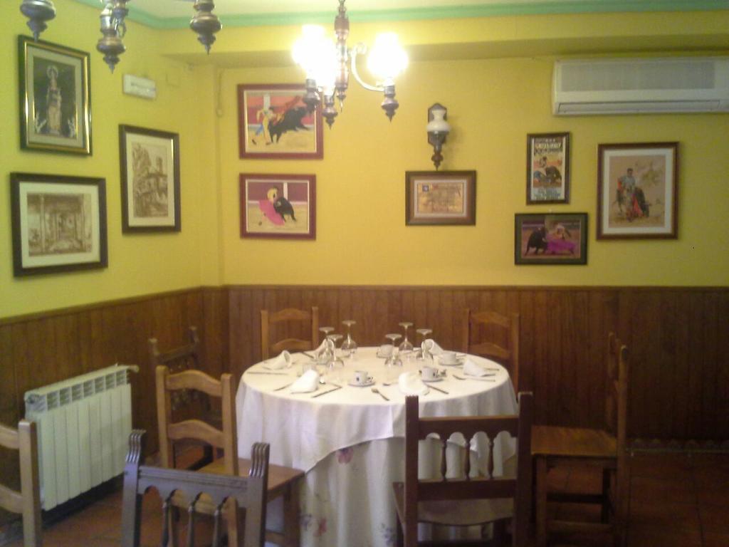 Hostal Restaurante Villa De Sepúlveda Eksteriør bilde